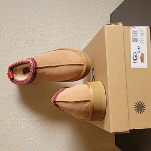 UGG Tasman Platform